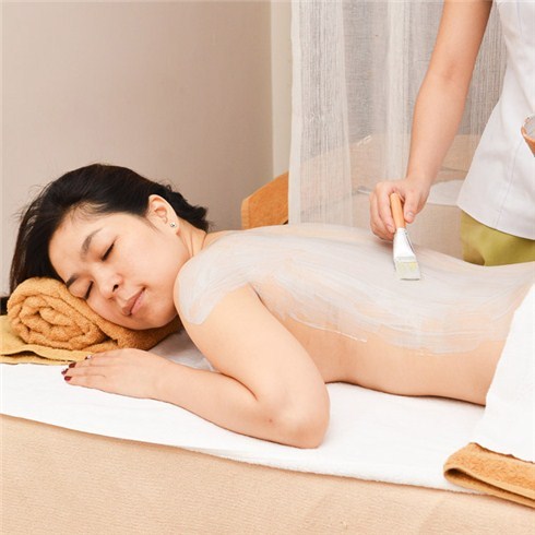 Xua Tan Nỗi Lo Mụn Lưng Với Spa Điều Trị Mụn Hiệu Quả Chuẩn Y Khoa 