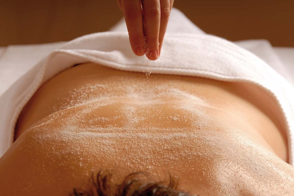 Xua Tan Nỗi Lo Mụn Lưng Với Spa Điều Trị Mụn Hiệu Quả Chuẩn Y Khoa 